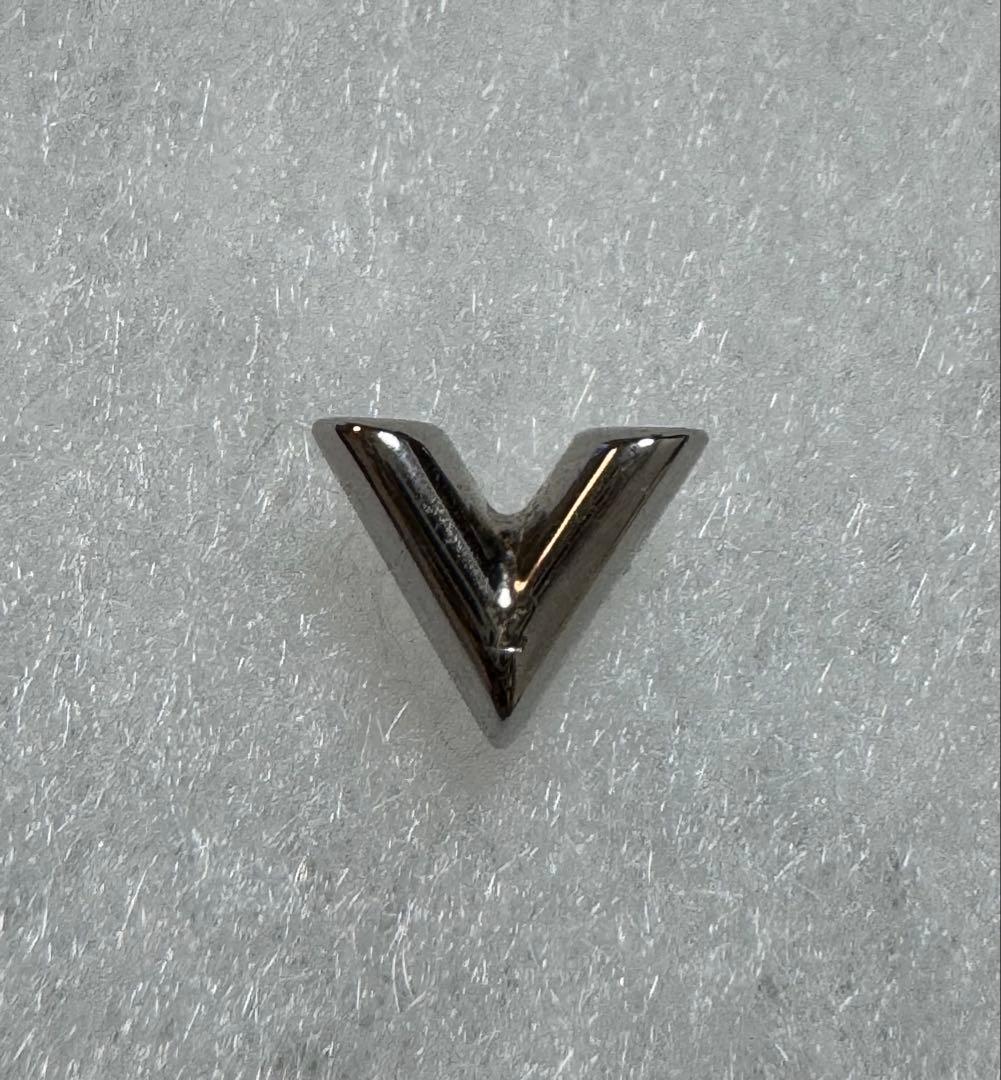 【LOUIS VUITTON】エセンシャルV（片耳）シルバー 箱&巾着付き