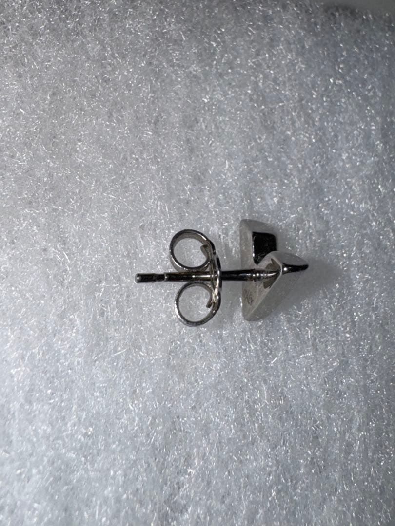 【LOUIS VUITTON】エセンシャルV（片耳）シルバー 箱&巾着付き