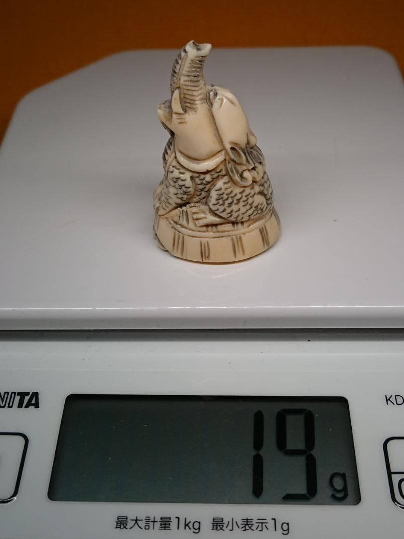 ゾウ　 細密彫刻　根付　オブジェ　置物　インテリア　工芸品　美術品　A2667