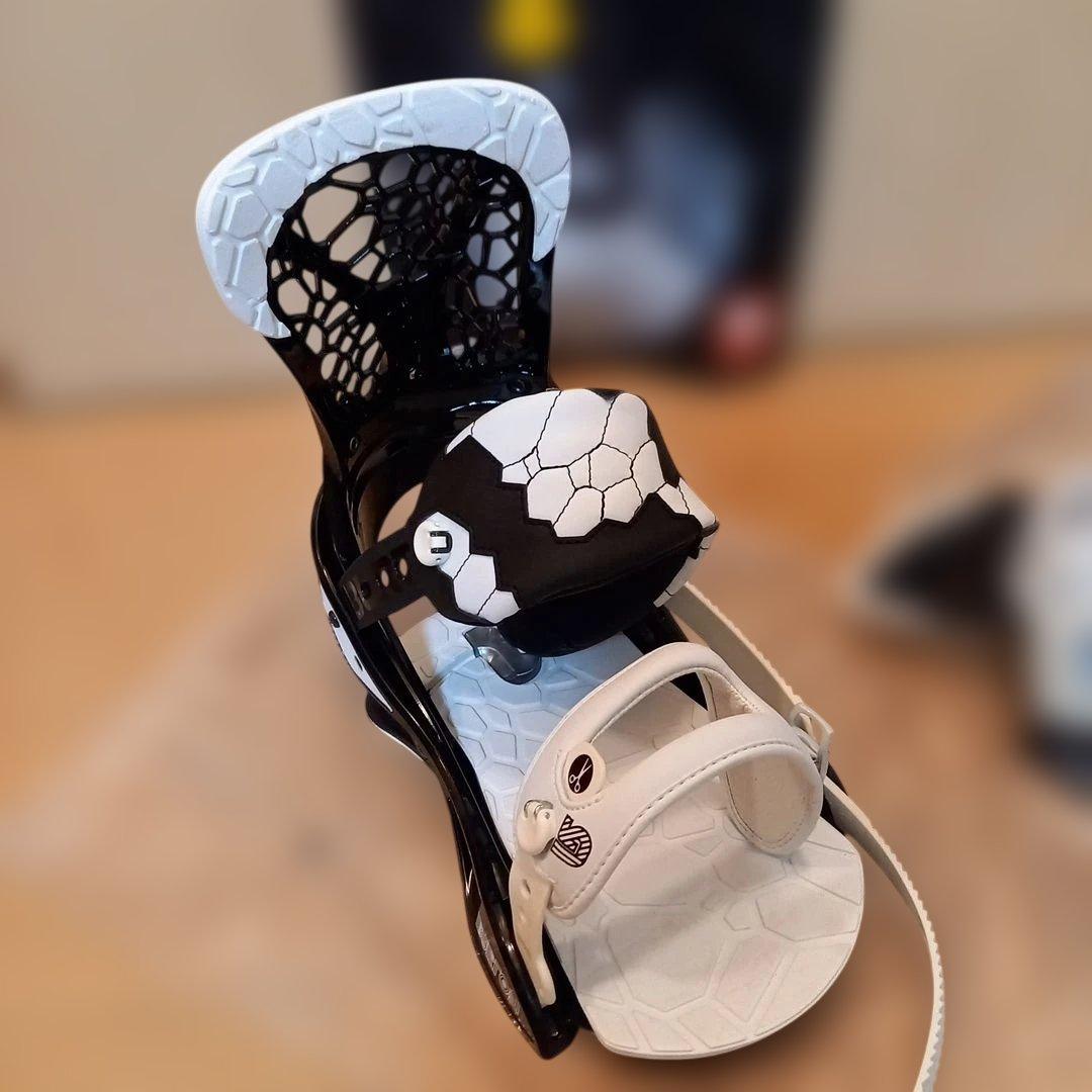 レア新品未使用　BURTON　TRIAD EST バートン　ビィンディング