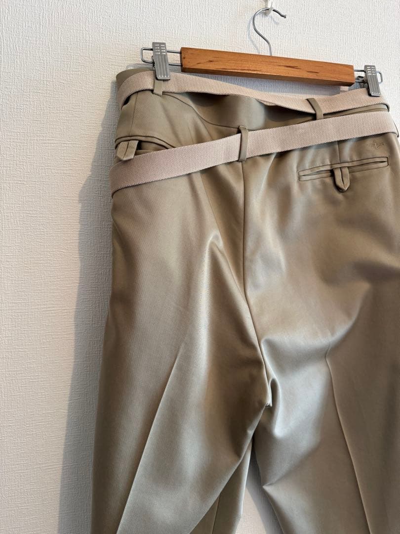 メゾンエウレカ　パンツ　ベージュ