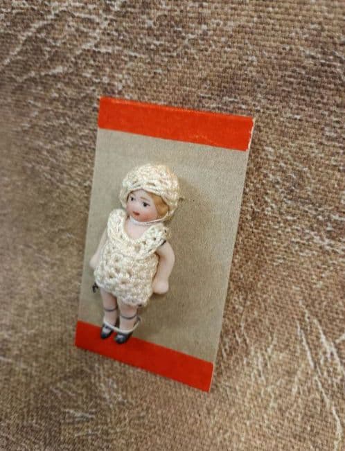 hertwig　ミニビスクドール　クリーム色