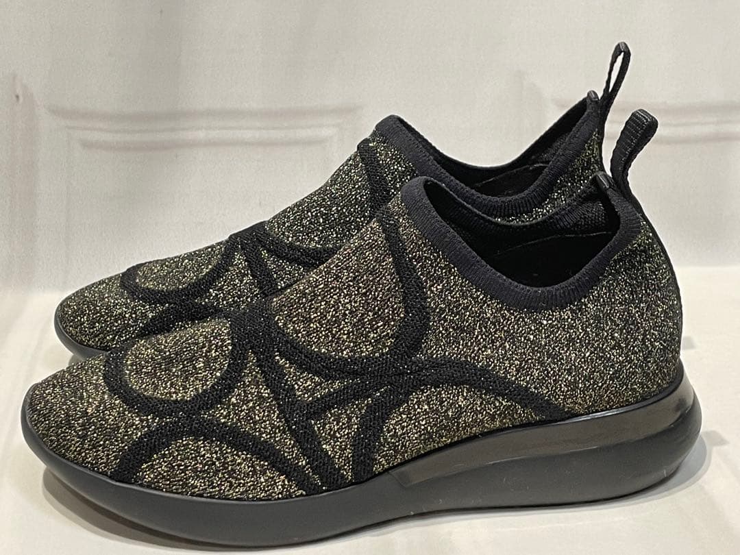 【美品】フェラガモ スニーカー23.5cmブラックxゴールド ヒール4cm