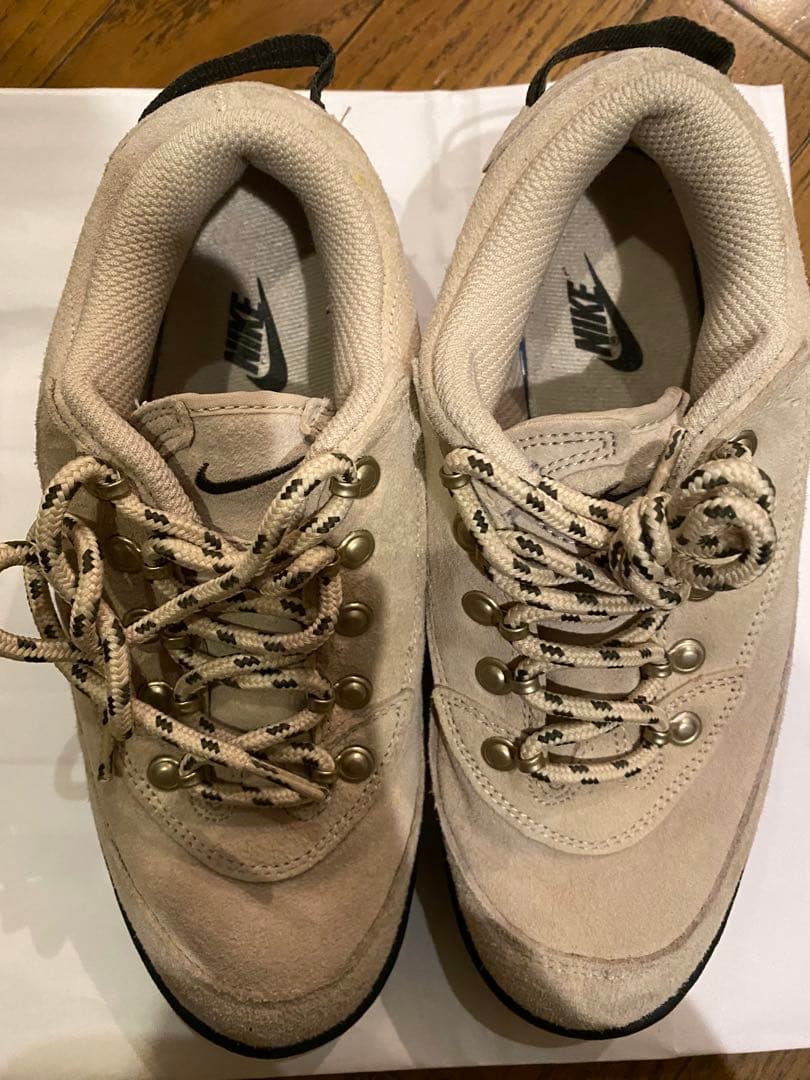 Nike ヴィメンズ　ラハールLOW 24.0cm