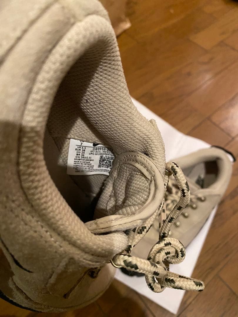 Nike ヴィメンズ　ラハールLOW 24.0cm