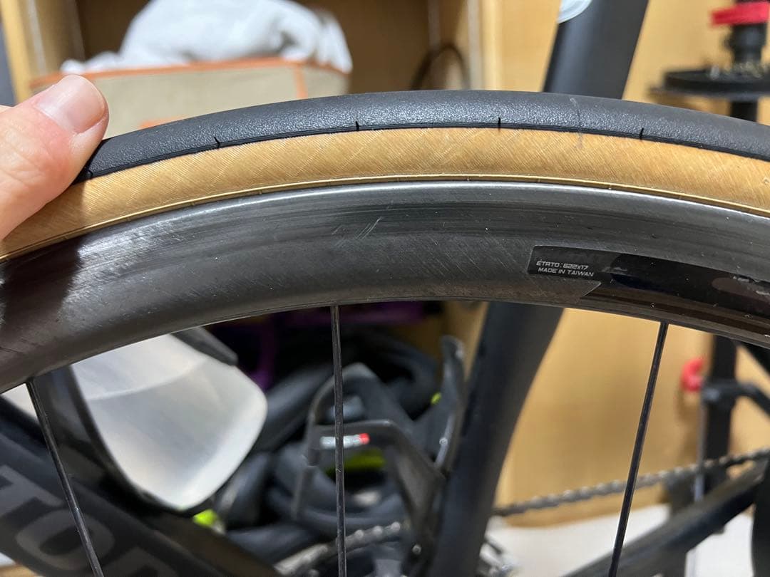 ジャイアントSLR1カーボンホイール