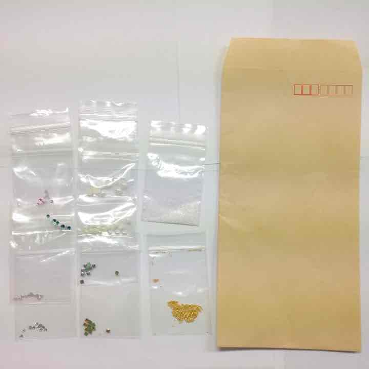 ネイルパーツ はかり売り！ ストーン パール スタッズ など ラメのおまけ付き♪