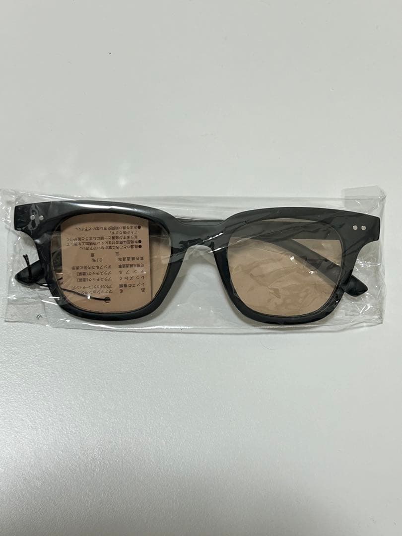 ブラックフレーム ブラウンレンズ サングラス