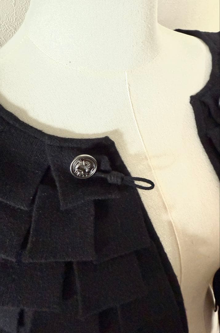 大幅値下げしました！CHANEL シャネル　ブラック フリル ケープ 38