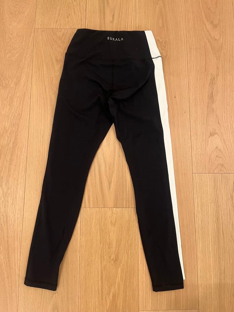 LABA SUKALA バイカラーアシンメトリーレギンス　黒