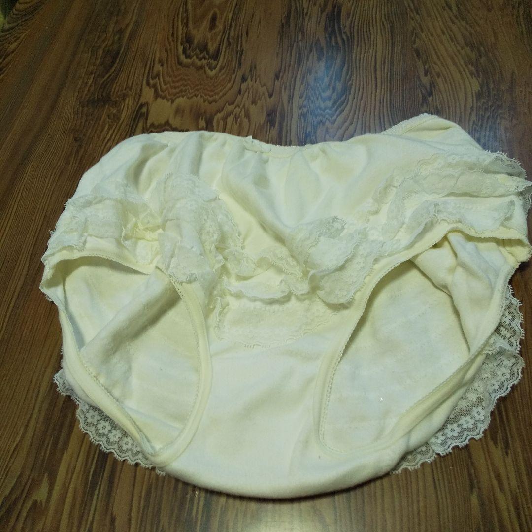 テニス上下ウェアとアンダースコート