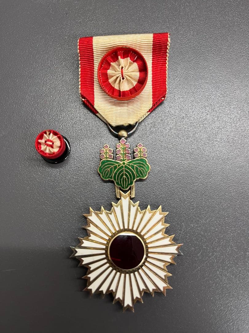 勲四等双光旭日章　勲章