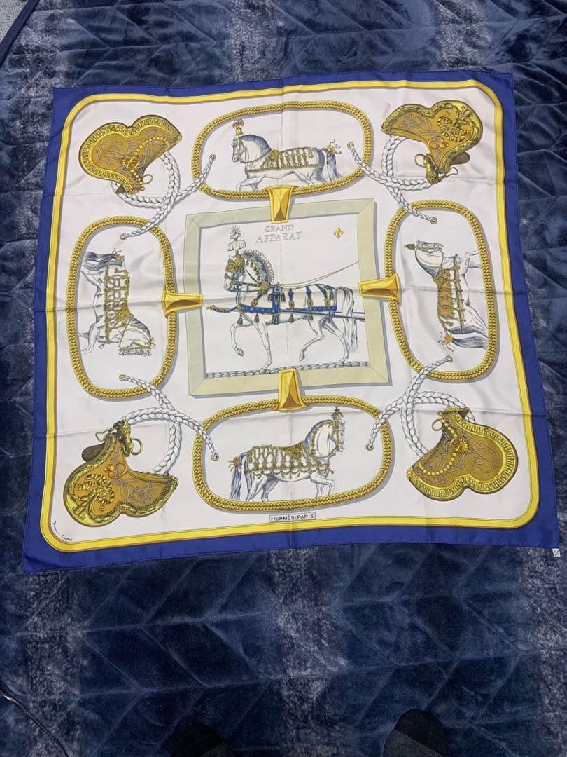 HERMES シルクスカーフ 馬のプリント 90cm