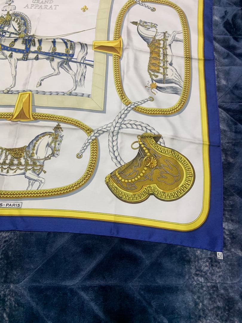 HERMES シルクスカーフ 馬のプリント 90cm