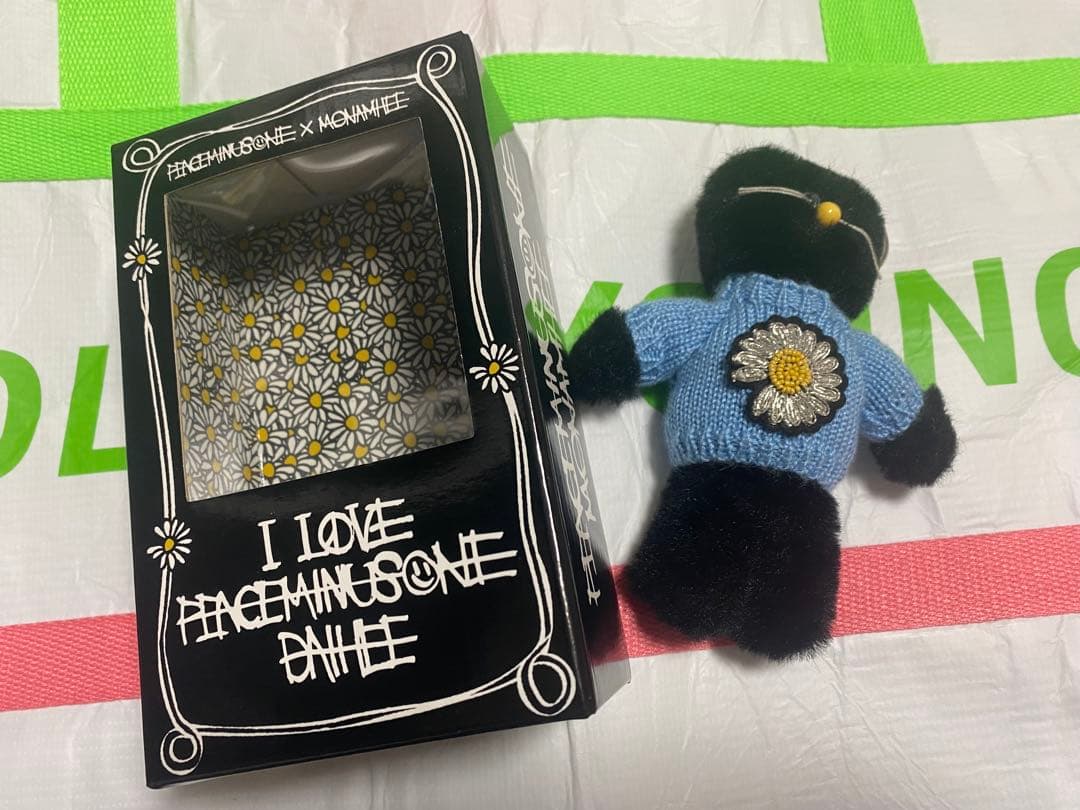 peaceminusone x MONAMHEE SYHEE キーホルダー