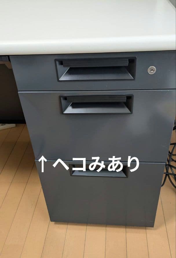 PLUS オフィスデスク　勉強机　パソコンデスク　 幅140cm　机上ラック付き