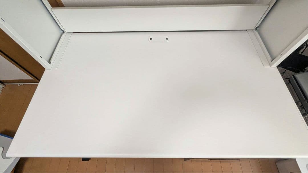 PLUS オフィスデスク　勉強机　パソコンデスク　 幅140cm　机上ラック付き
