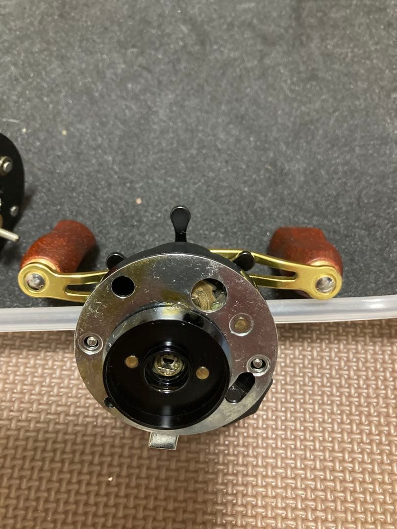 ダイワ　ミリオネア　gs-2000C 新品ウッドハンドルノブカスタム