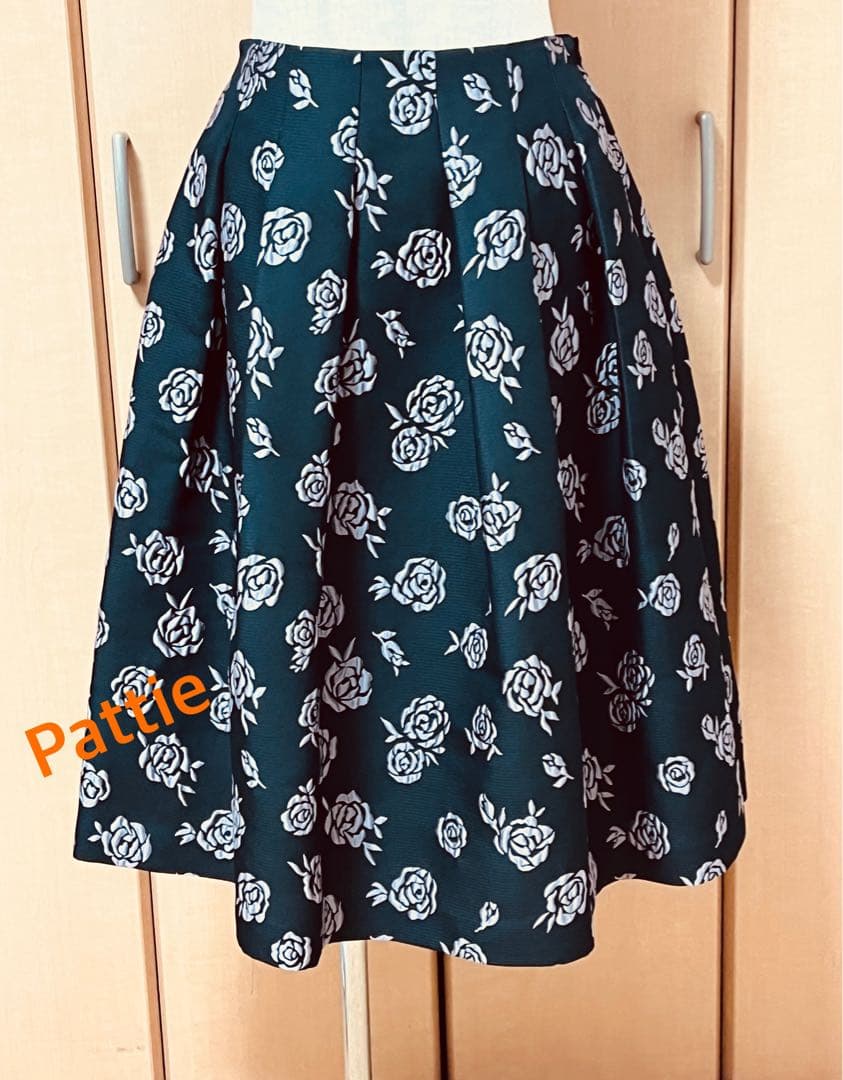 エムズグレイシー未使用薔薇が浮かぶスカート40
