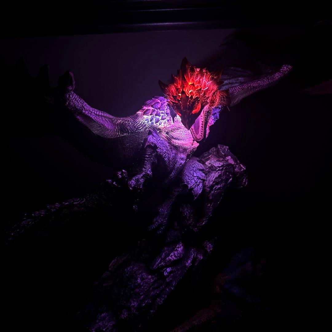 モンスターハンター フィギュア ガレージキット リオレウス希少種 LED発光あり