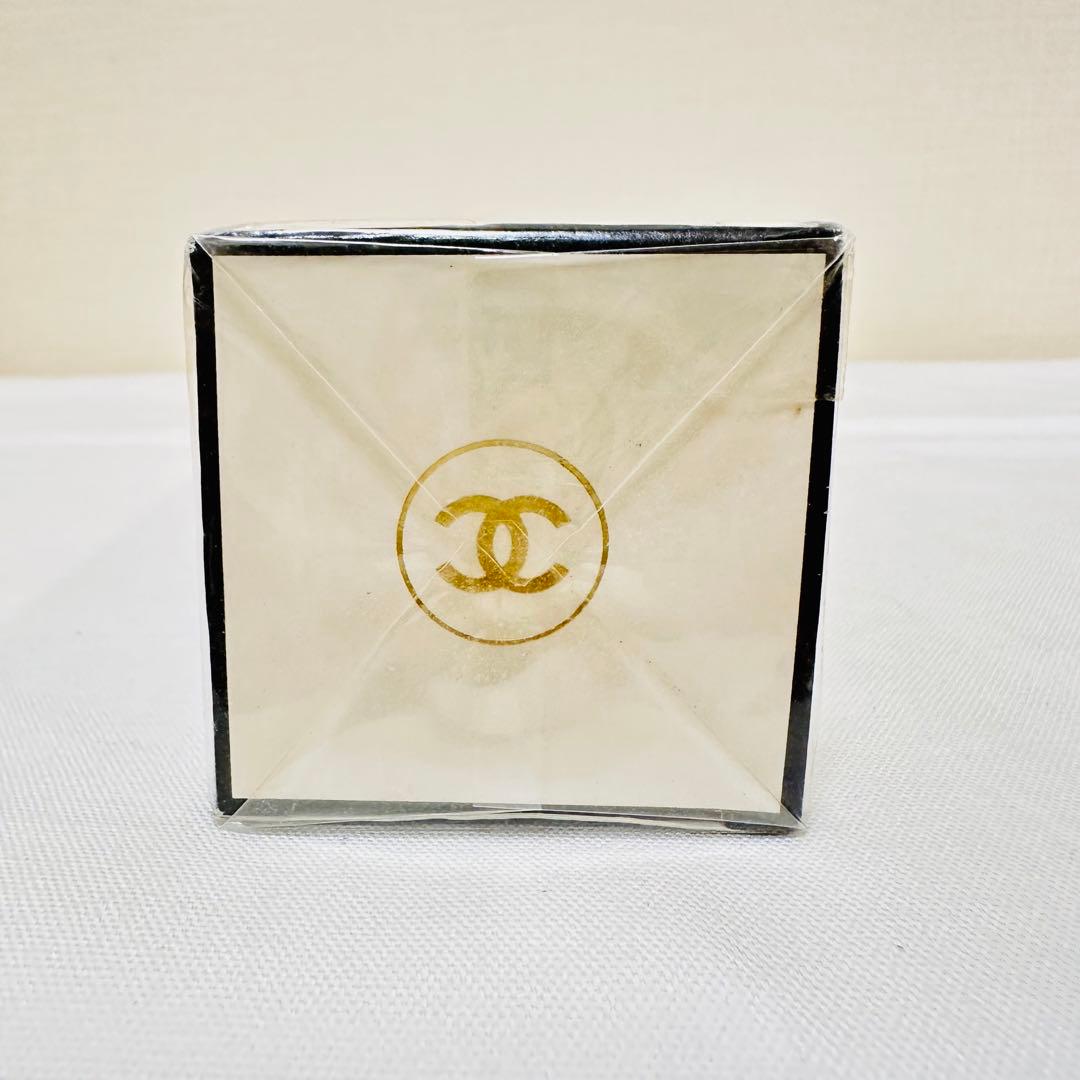 新品未開封　CHANEL シャネル　N°19 オードトワレ　香水　100ml