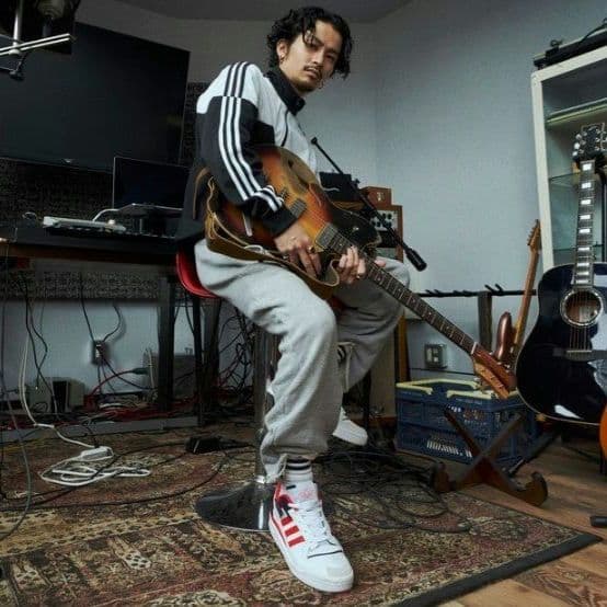 adidas firebird 常田大希着用 ファイヤーバード 赤 白 M ② - メルカリ