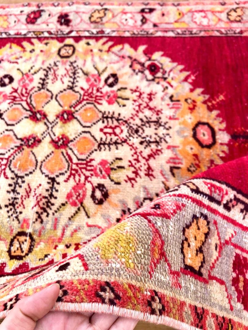 ✧憧れのギュネイ/red✧1970年代 トルコ・ヴィンテージラグ トライバルラグ