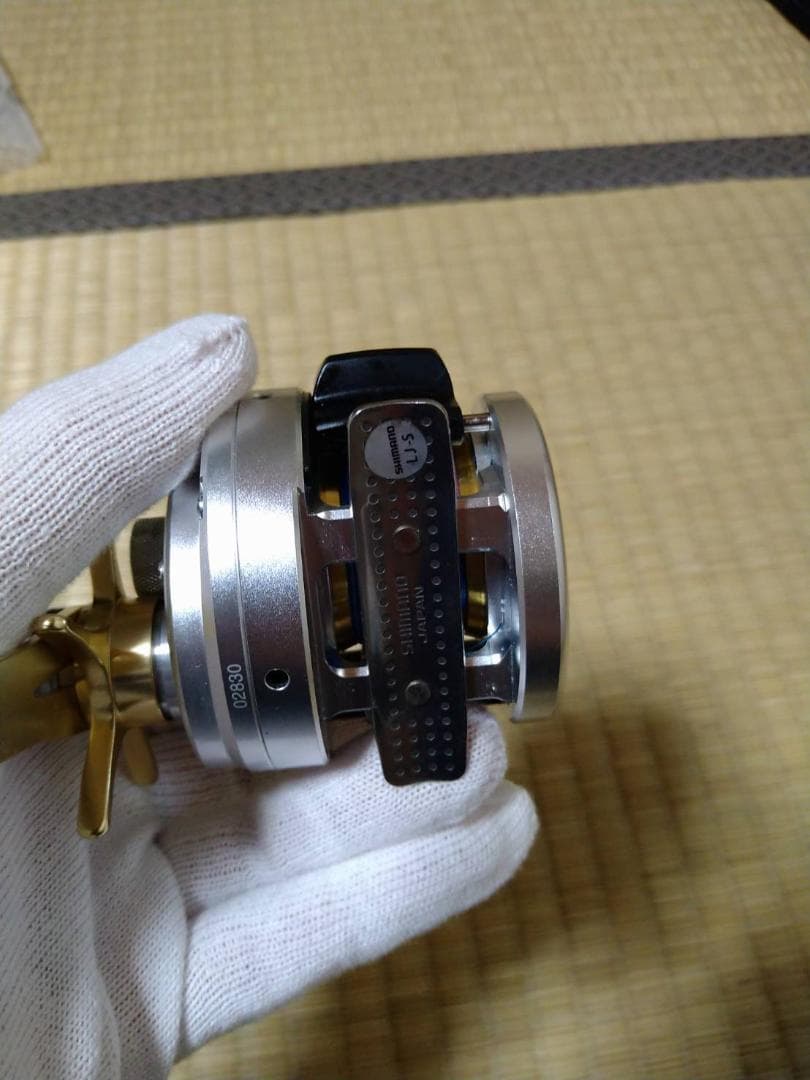 【極美品】SHIMANO カルカッタ 401F 左巻き ベイトリール　使用2回