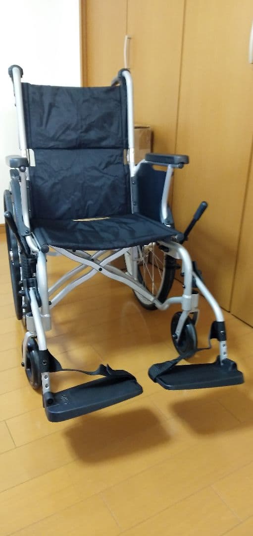 【値下げしました】スワニー・ミニ　アムザ　車椅子 黒