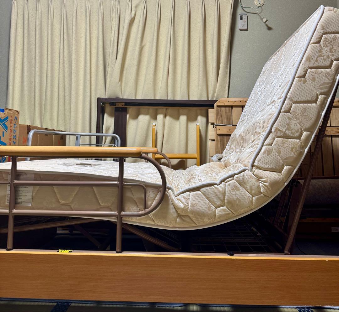 電動リクライニングベッド　コイズミ　高さ710幅2156奥行1030