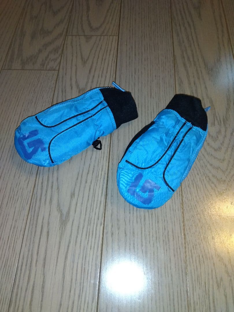 【BURTON】キッズ　スキー＆スノボウェア㊤5T.㊦　4T グローブ2T 他