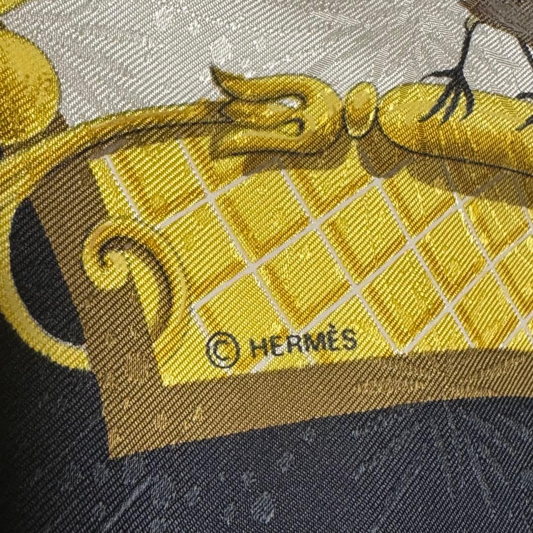 a*e様 M8750 美品 HERMES エルメス カレスカーフ スズメ柄