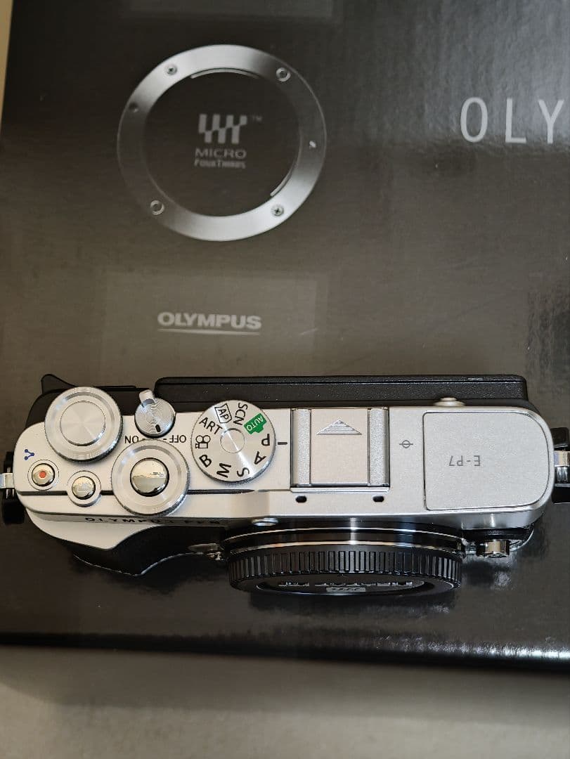 OLYMPUS PEN E-P7 ミラーレスカメラ　ほぼ新品です