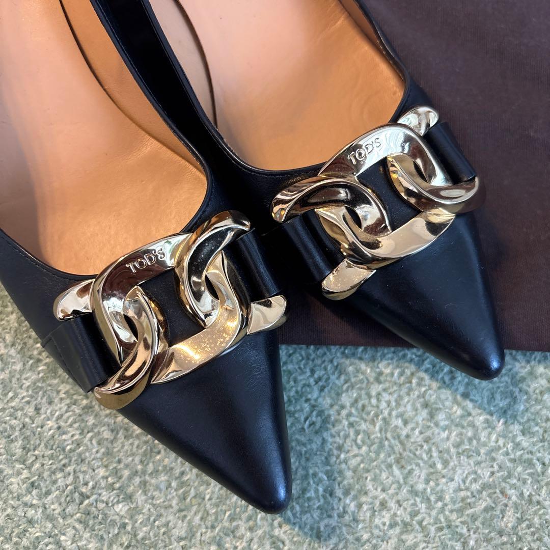 TOD'S ブラックレザー ポインテッドトゥシューズ　37