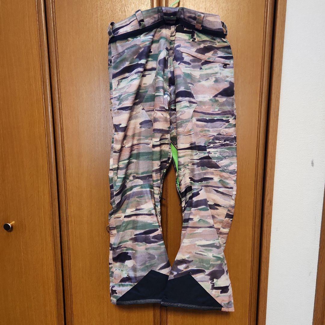 VOLCOMゴアテックス青いフード付きジャケットと迷彩パンツセット