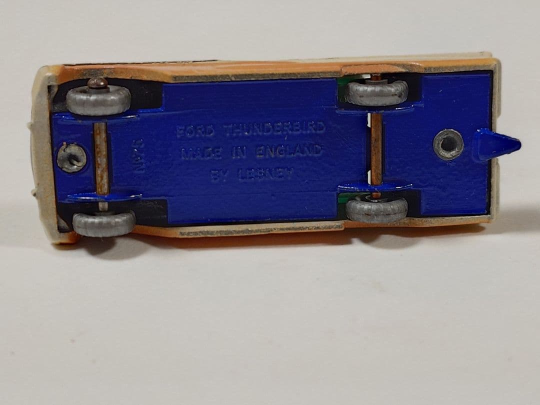 ミニカー MATCHBOX No.75 FORD THUNDERBIRD