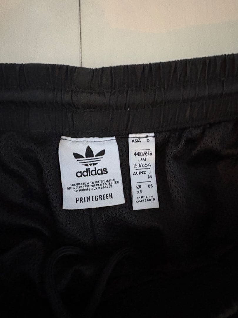 adidas アディカラークラシックス Disrupted アイコンセットアップ