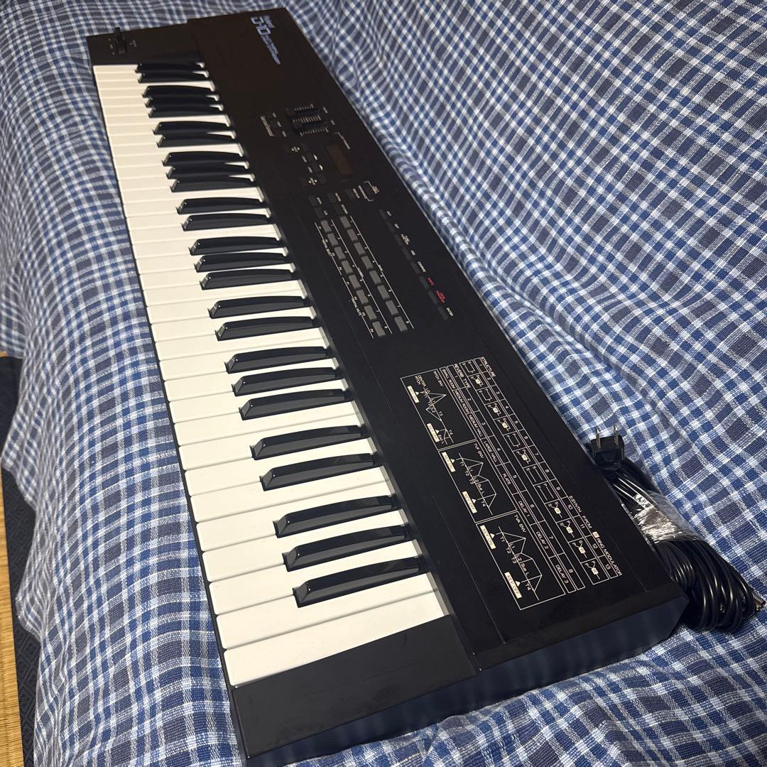 ROLAND D-10 マルチティンバー シンセサイザー