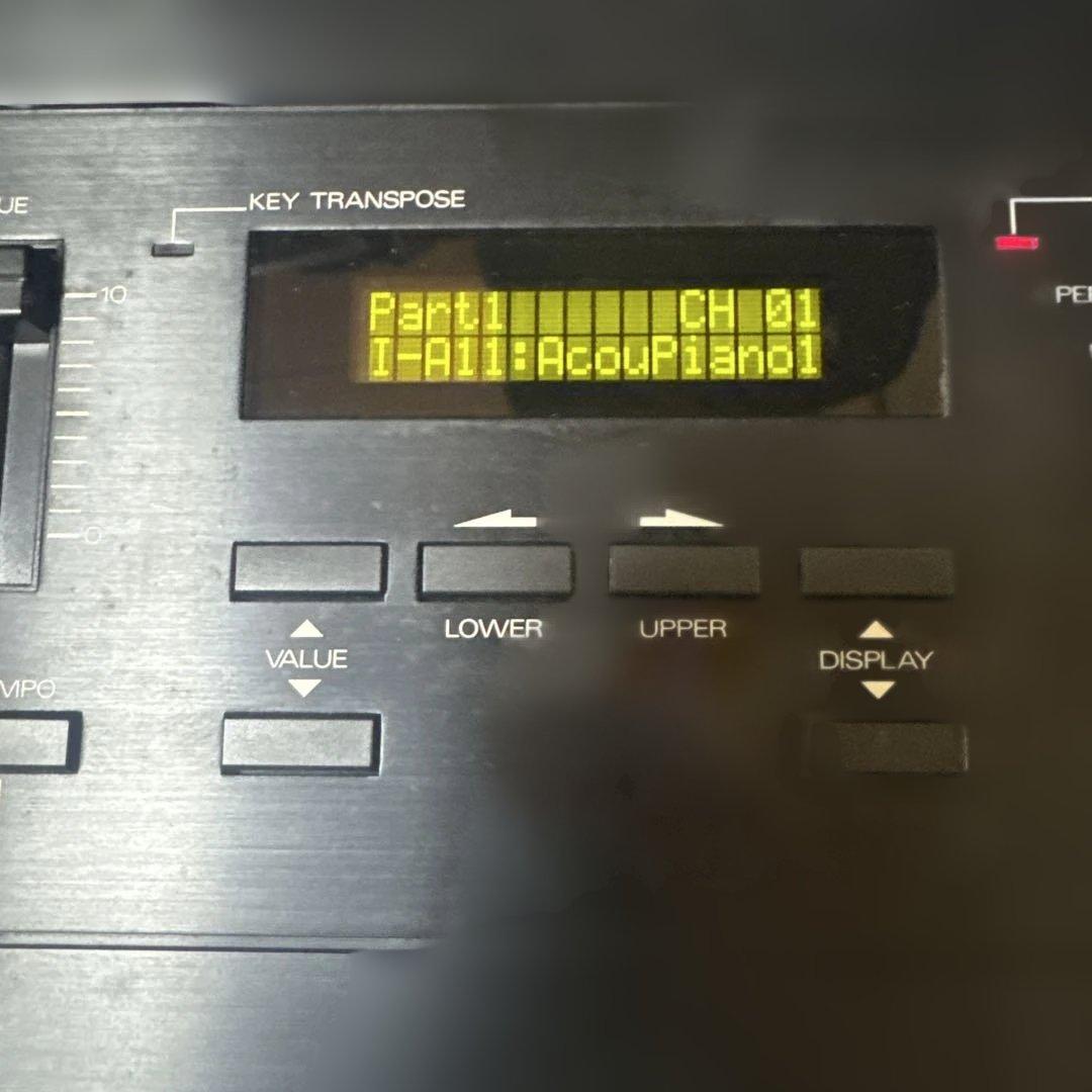 ROLAND D-10 マルチティンバー シンセサイザー