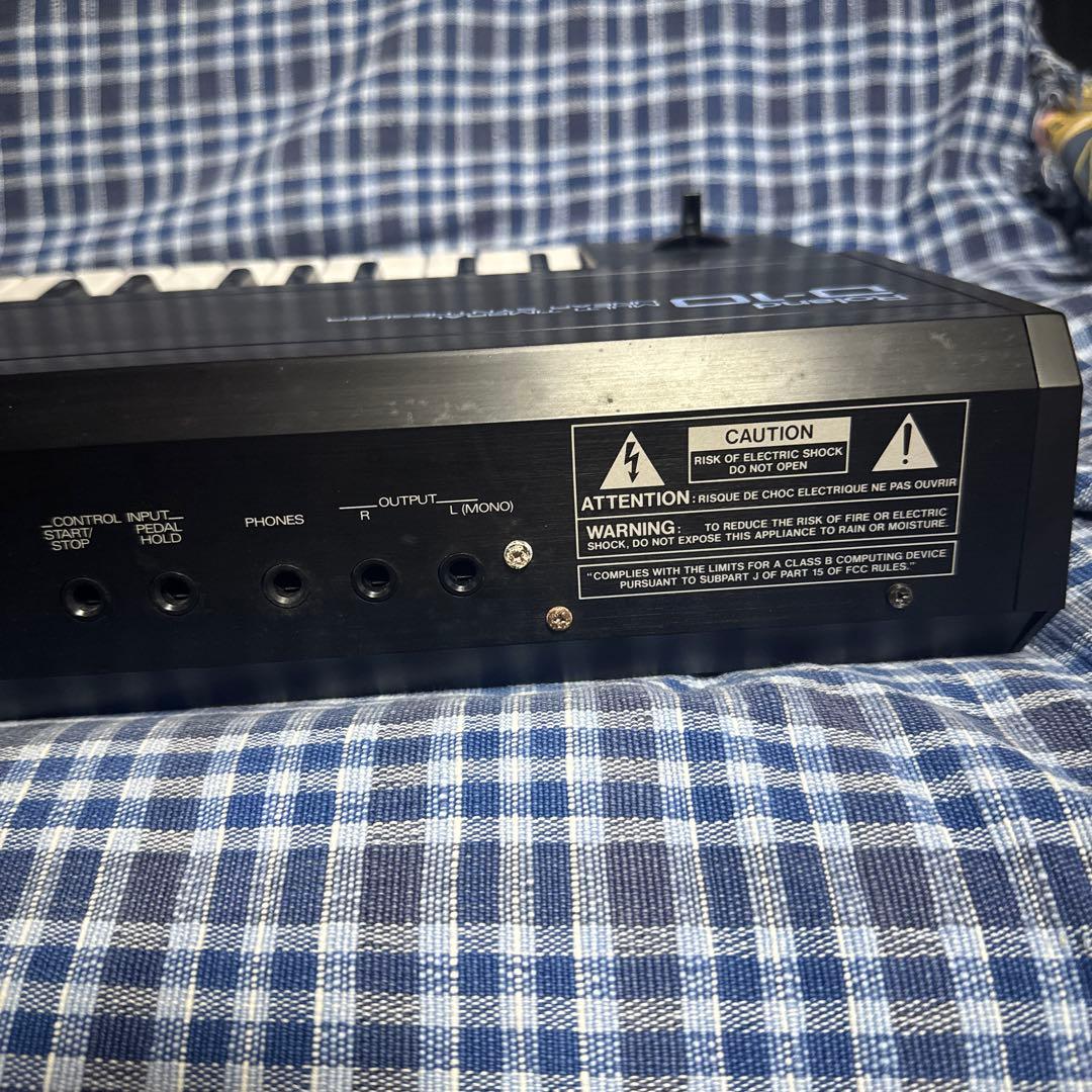 ROLAND D-10 マルチティンバー シンセサイザー