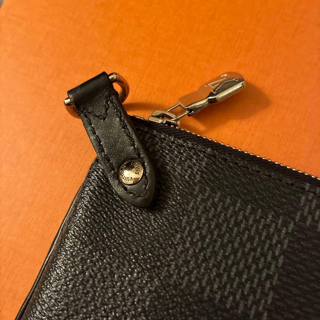 ルイヴィトン ダミエ・グラフィット3D トリオメッセンジャー N50017