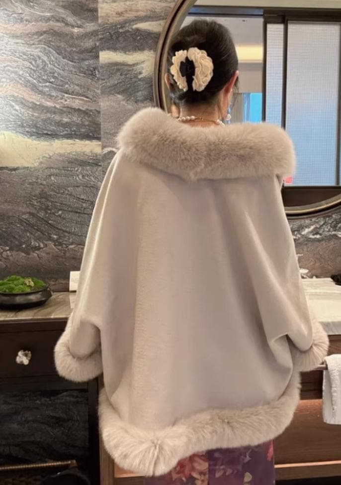 優しい雰囲気のカシミヤ混ウールフォックスファー付きポンチョ 肉厚