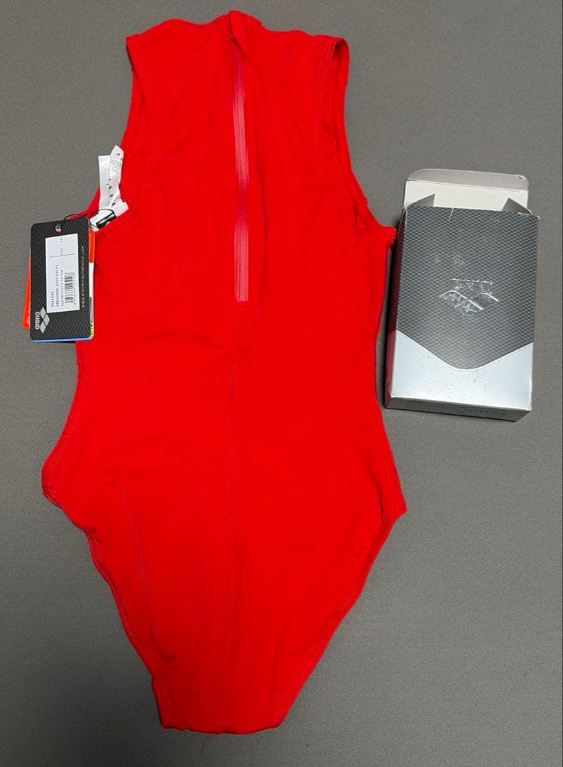 新品タグ付き　arena 水球　競泳水着　US24 Sサイズ程度