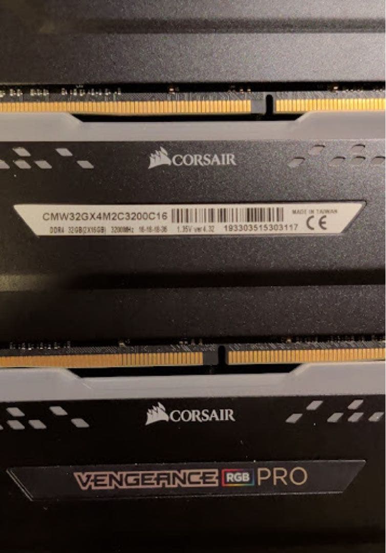メモリー CORSAIR VENGEANCE RGB PRO 64GB / DDR4
