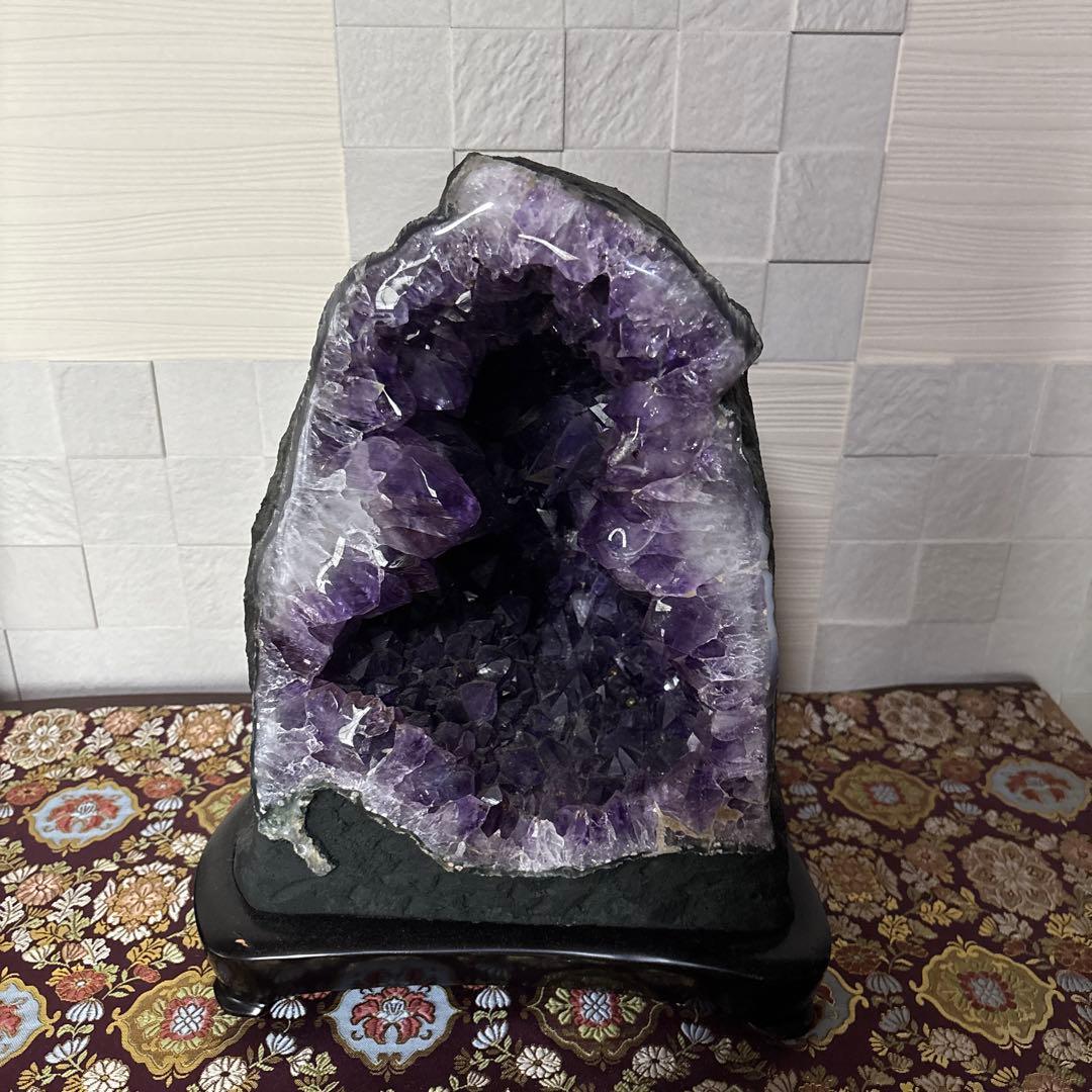 アメジスト結晶の置物 木製台座付き