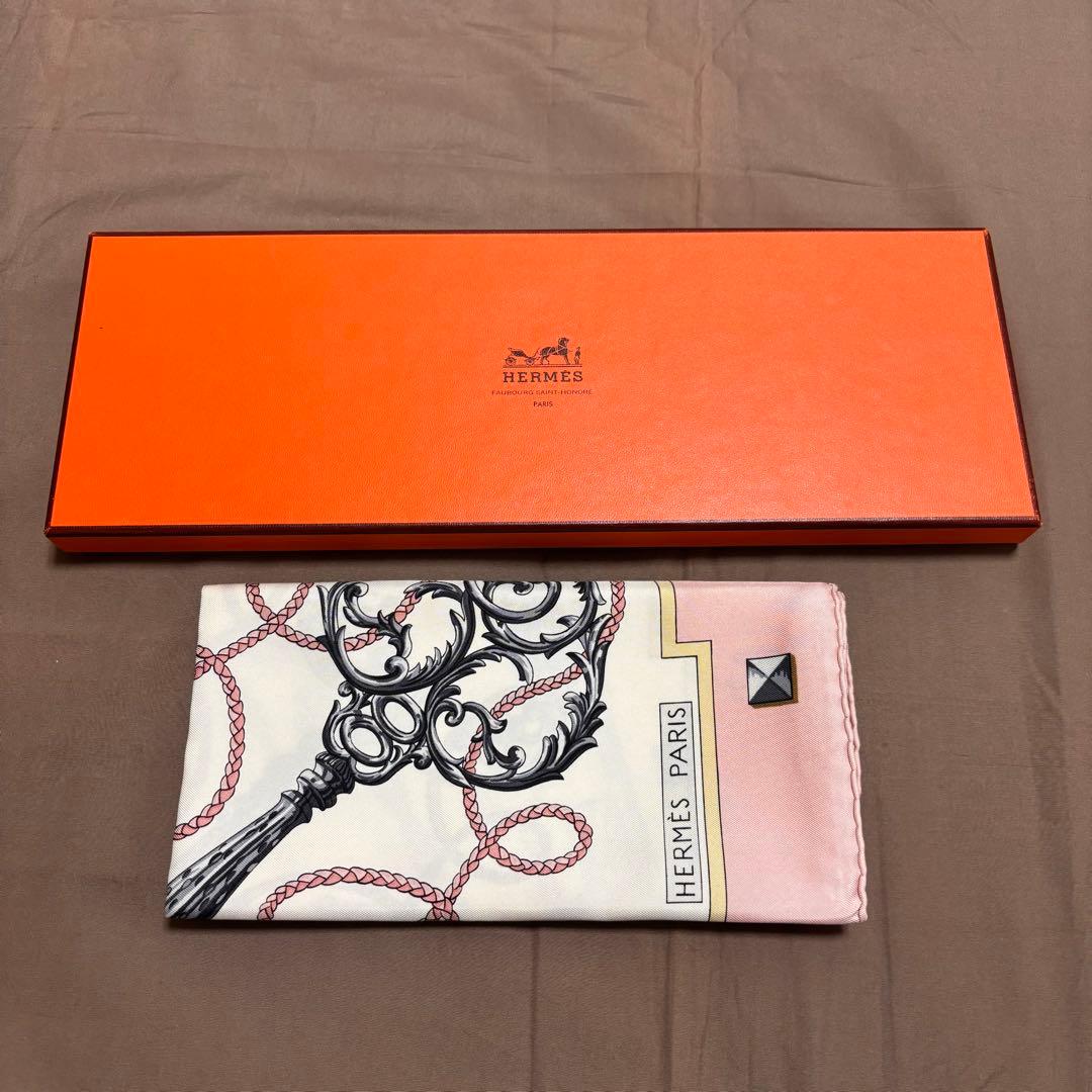 美品 エルメス スカーフ カレ90 シルク100% 鍵柄 レディース
