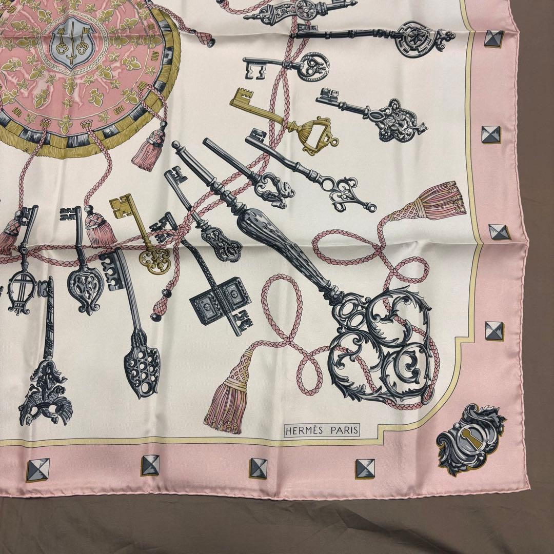 美品 エルメス スカーフ カレ90 シルク100% 鍵柄 レディース