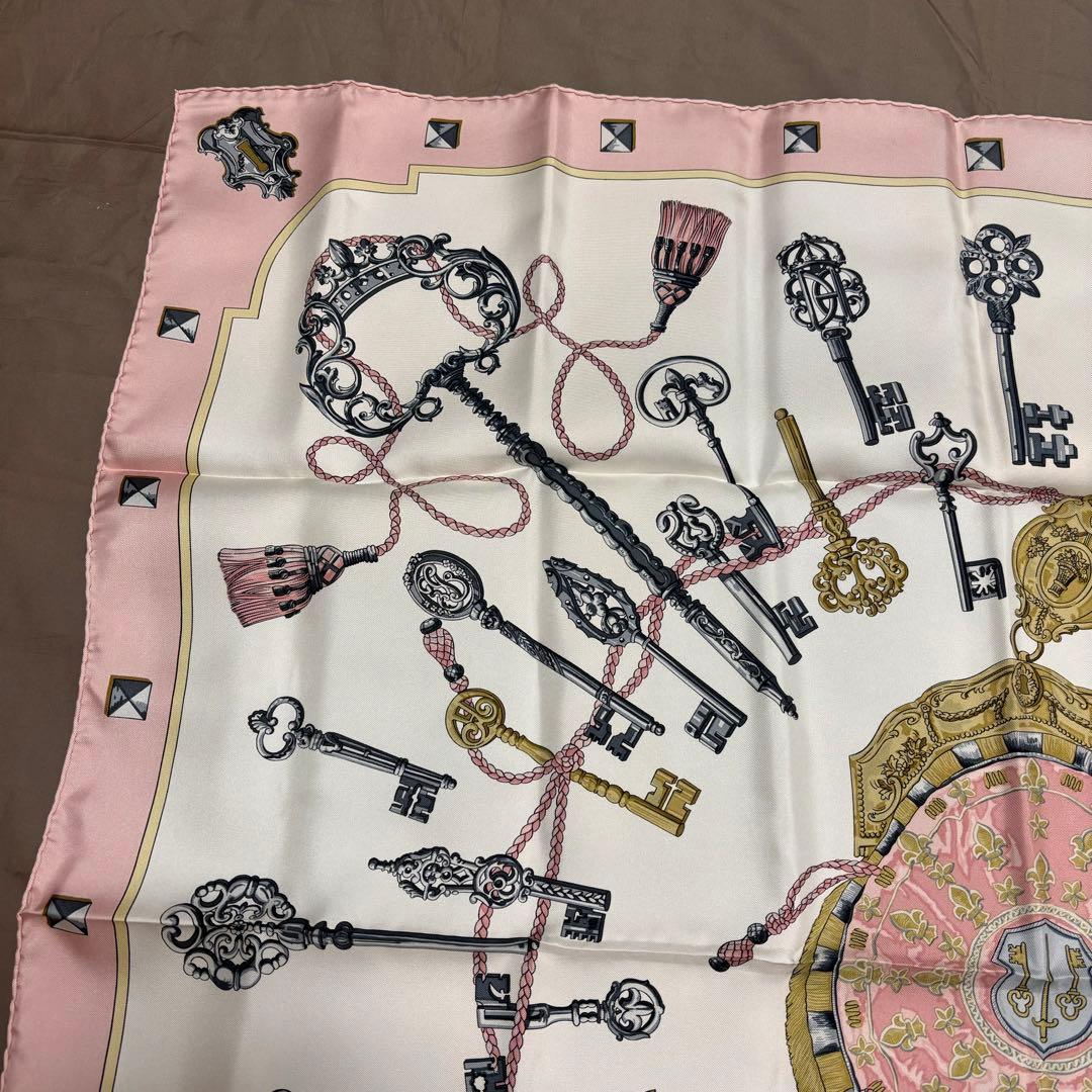美品 エルメス スカーフ カレ90 シルク100% 鍵柄 レディース