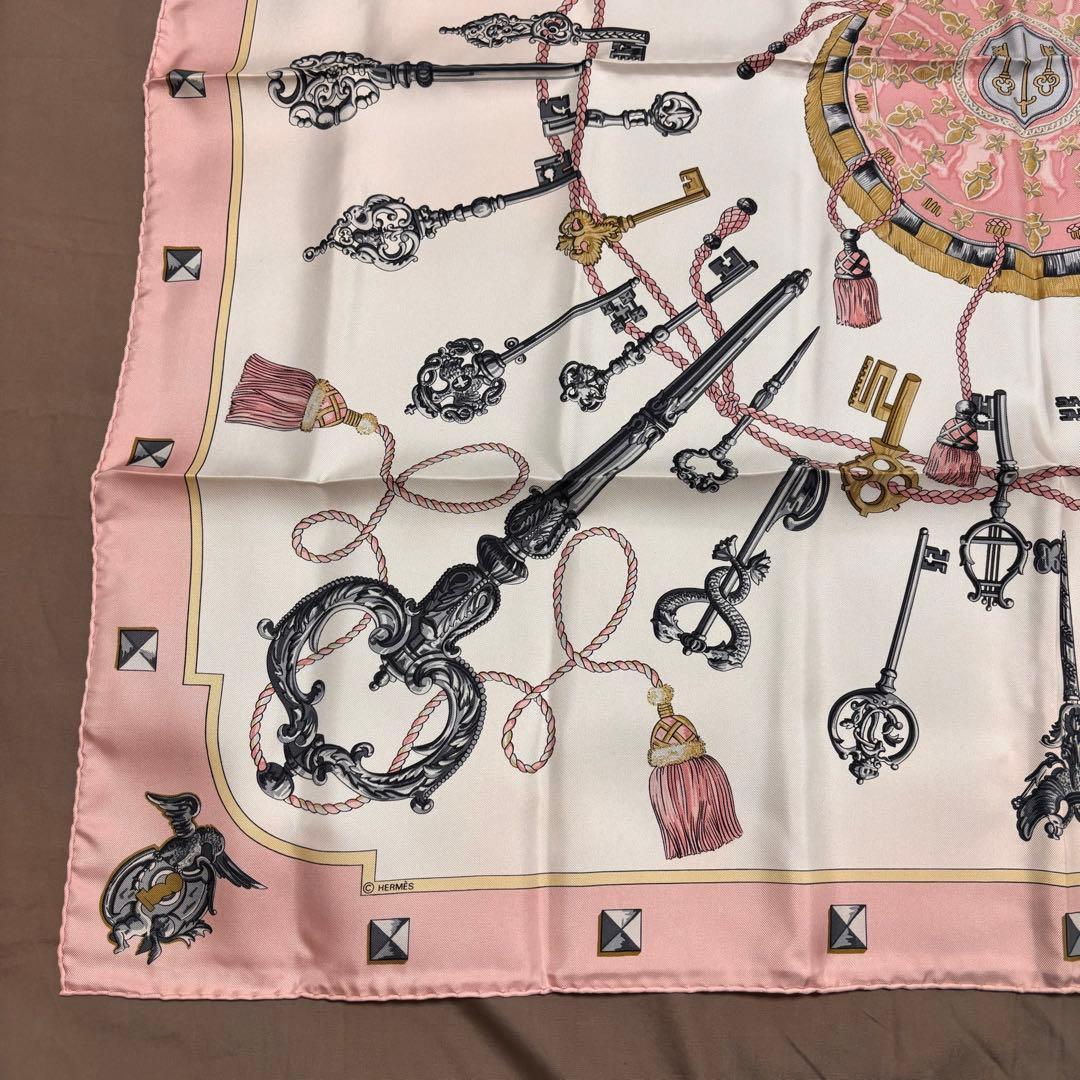 美品 エルメス スカーフ カレ90 シルク100% 鍵柄 レディース