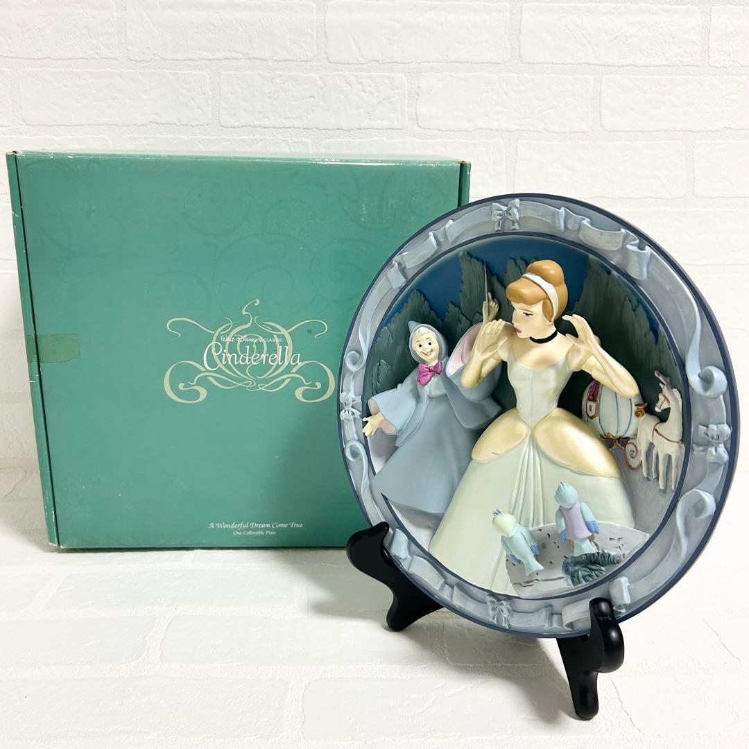 ディズニー　シンデレラ　絵皿　3D イーゼル付き